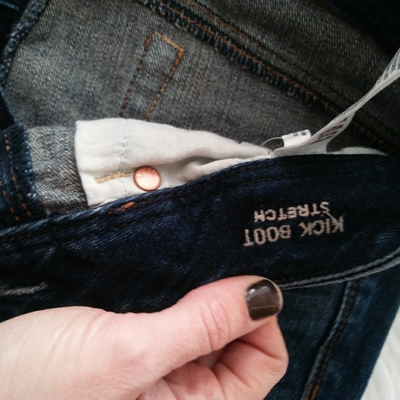 American Eagle women's kick boot stretch dark jean - Picture 2 of 2